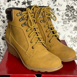 New Esprit Wedge Booties sz9.5